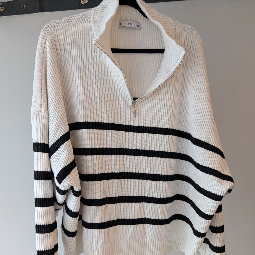 H&M Black and White Turtleneck Sweater with Cozy Knit